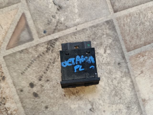 bontott SKODA OCTAVIA I Bal első Ülésfűtés Kapcsoló