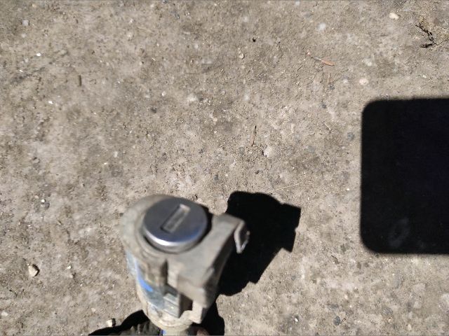 bontott SKODA OCTAVIA I Bal első Zárbetét