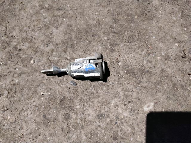 bontott SKODA OCTAVIA I Bal első Zárbetét