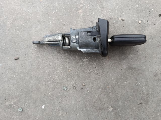 bontott SKODA OCTAVIA I Bal első Zárbetét