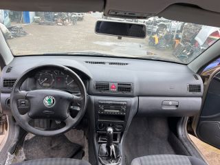 bontott SKODA OCTAVIA I Bal első Zsanér