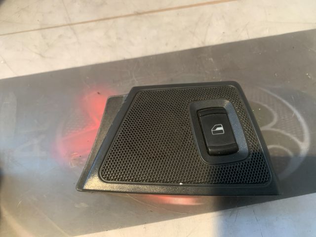 bontott SKODA OCTAVIA I Bal hátsó Ablakemelő Kapcsoló