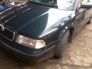 bontott SKODA OCTAVIA I Bal hátsó Dobbetét (Kerékjárati, Műanyag)