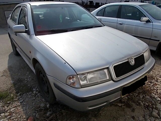 bontott SKODA OCTAVIA I Bal hátsó Dobbetét (Kerékjárati, Műanyag)