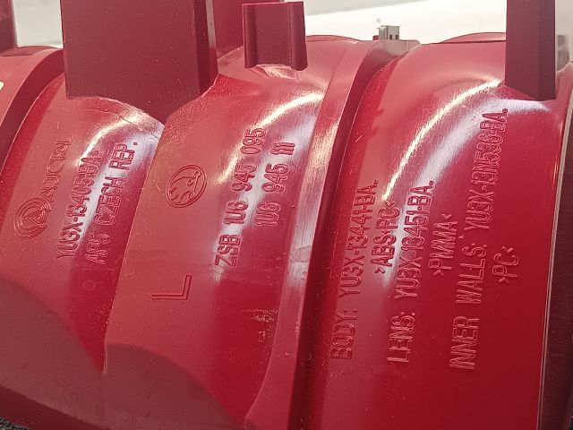 bontott SKODA OCTAVIA I Bal Hátsó Lámpa