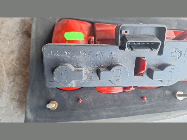 bontott SKODA OCTAVIA I Bal Hátsó Lámpa