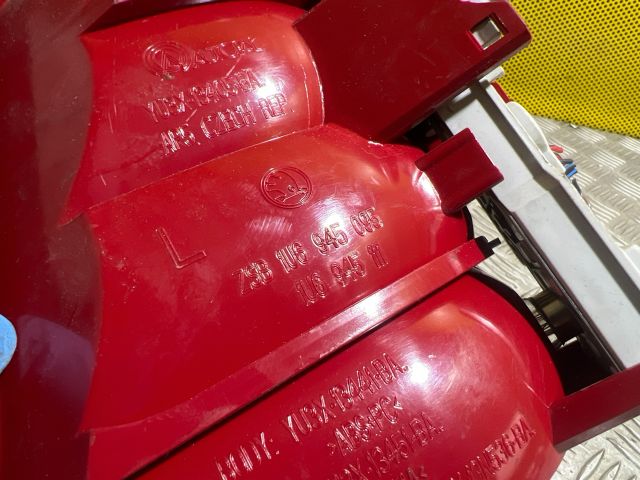 bontott SKODA OCTAVIA I Bal Hátsó Lámpa