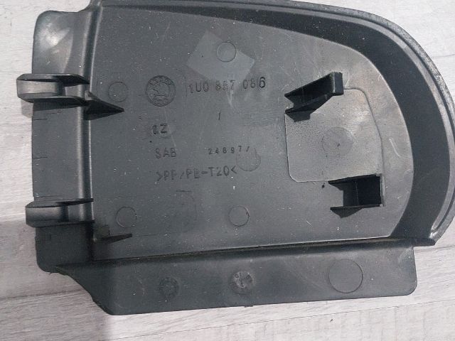 bontott SKODA OCTAVIA I Biztosítéktábla Fedél