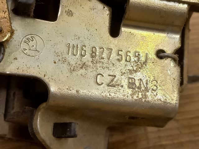 bontott SKODA OCTAVIA I Csomagtér Nyitó Kar / Gomb