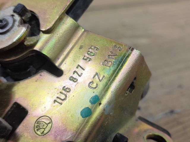 bontott SKODA OCTAVIA I Csomagtér Nyitó Kar / Gomb