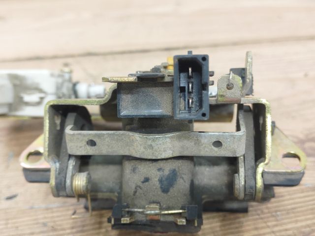 bontott SKODA OCTAVIA I Csomagtér Nyitó Kar / Gomb