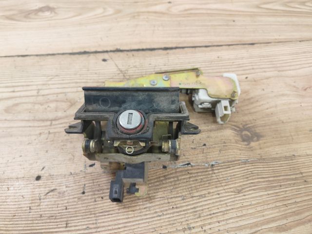 bontott SKODA OCTAVIA I Csomagtér Nyitó Kar / Gomb