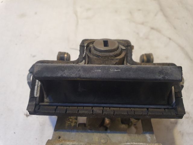 bontott SKODA OCTAVIA I Csomagtérajtó Kilincs