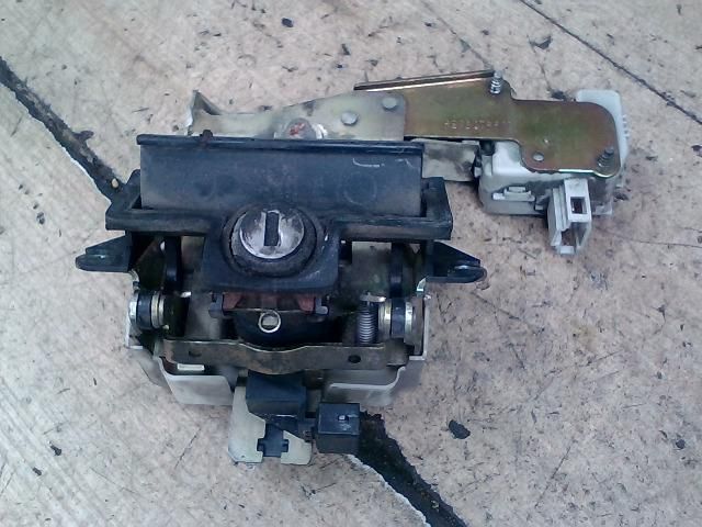 bontott SKODA OCTAVIA I Csomagtérajtó Kilincs