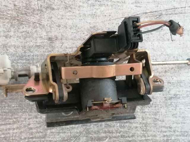 bontott SKODA OCTAVIA I Csomagtérajtó Kilincs