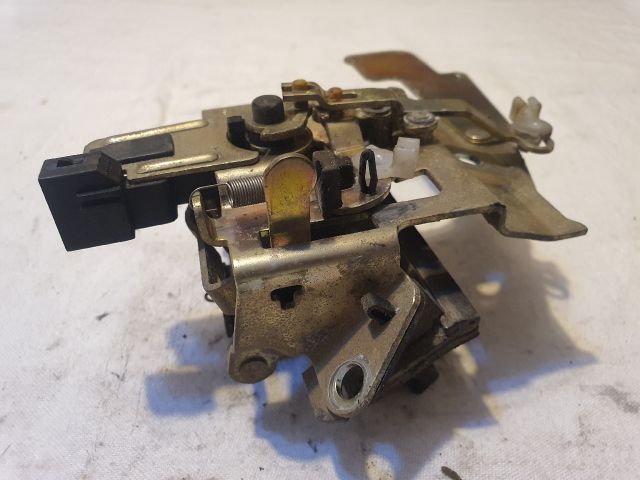 bontott SKODA OCTAVIA I Csomagtérajtó Kilincs