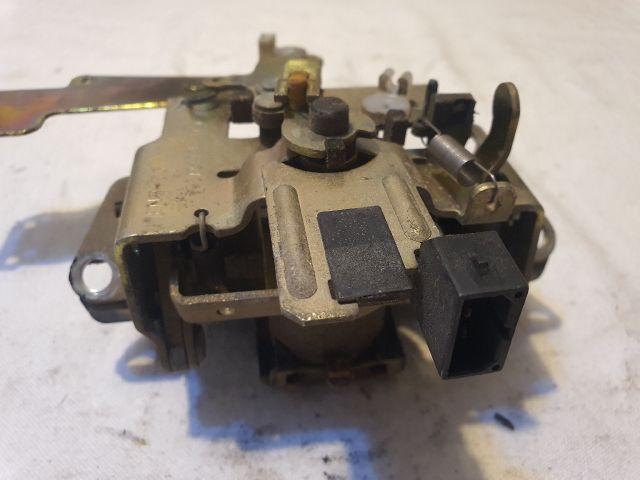 bontott SKODA OCTAVIA I Csomagtérajtó Kilincs