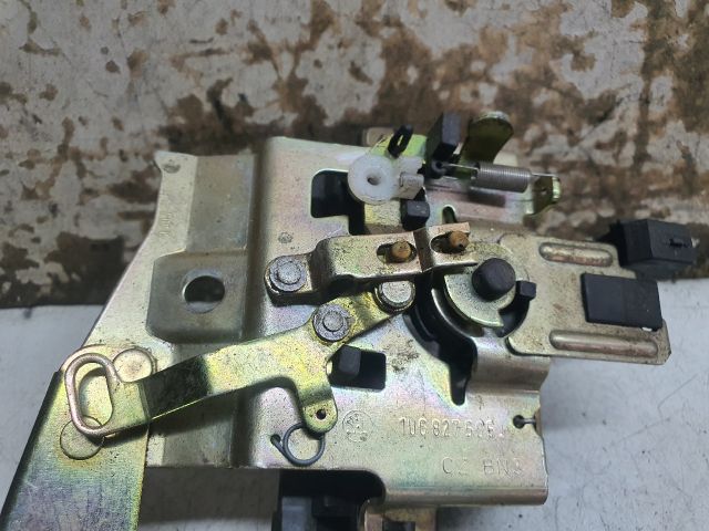 bontott SKODA OCTAVIA I Csomagtérajtó Kilincs