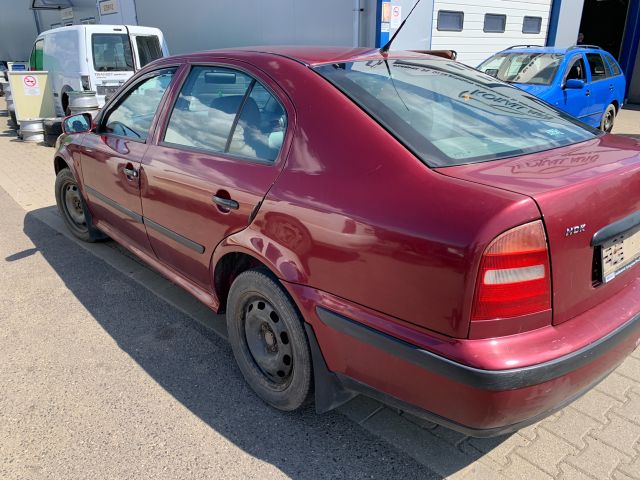 bontott SKODA OCTAVIA I Csomagtérajtó (Részeivel)