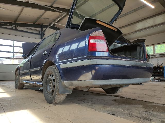 bontott SKODA OCTAVIA I Csomagtérajtó (Üres lemez)