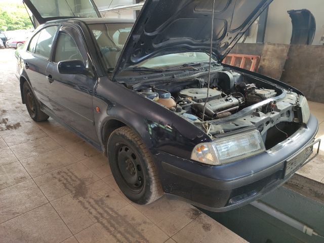 bontott SKODA OCTAVIA I Csomagtérajtó (Üres lemez)