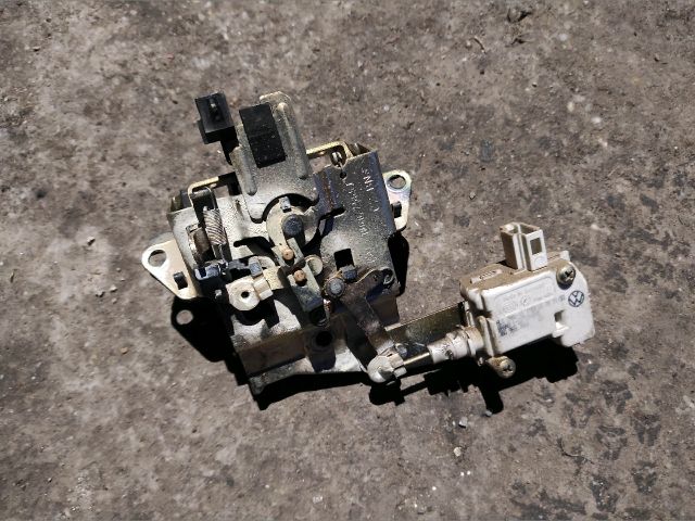 bontott SKODA OCTAVIA I Csomagtérajtó Zárbetét