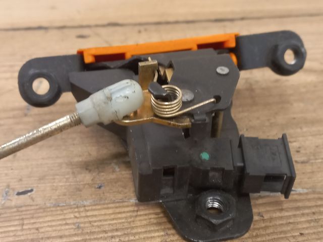 bontott SKODA OCTAVIA I Csomagtérajtó Zárszerkezet