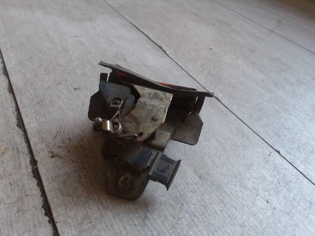 bontott SKODA OCTAVIA I Csomagtérajtó Zárszerkezet