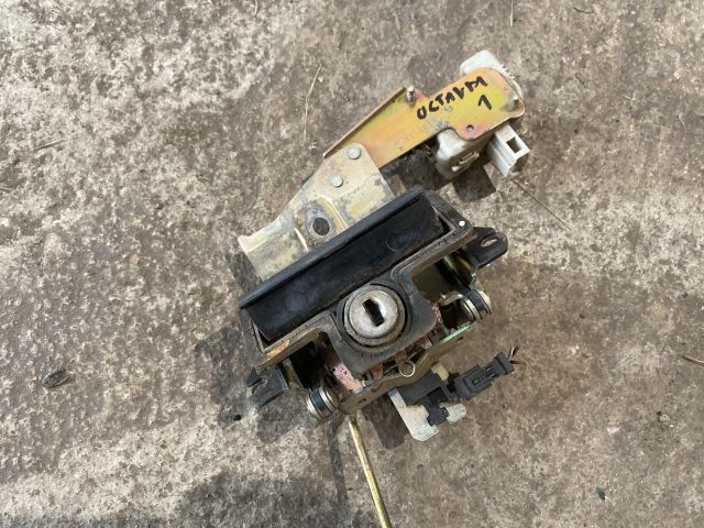 bontott SKODA OCTAVIA I Csomagtérajtó Zárszerkezet