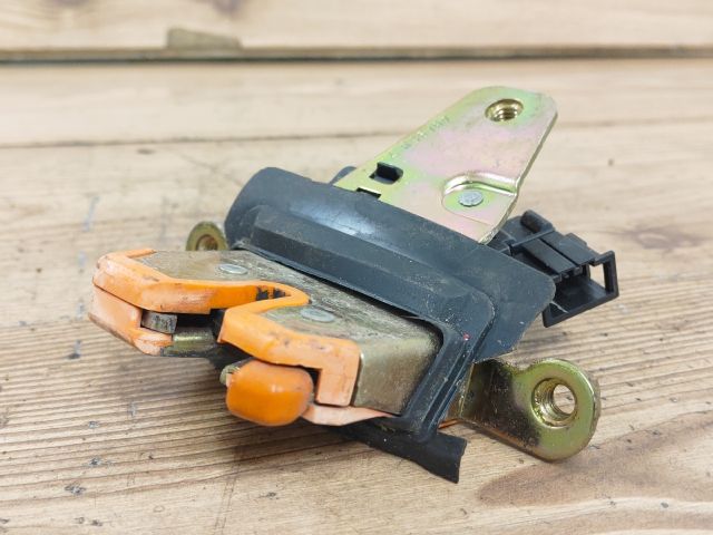 bontott SKODA OCTAVIA I Csomagtérajtó Zárszerkezet