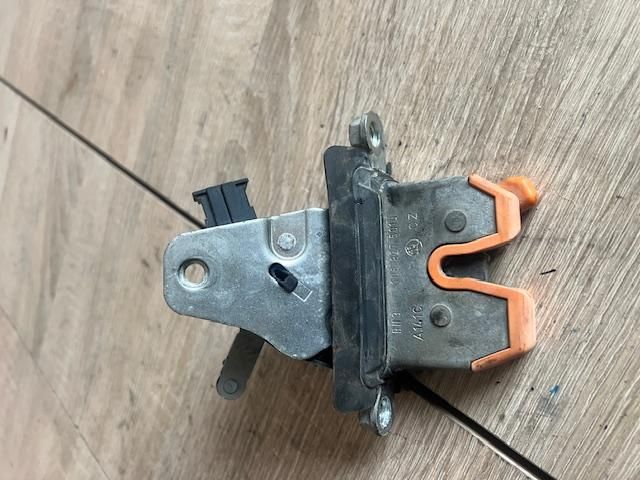 bontott SKODA OCTAVIA I Csomagtérajtó Zárszerkezet