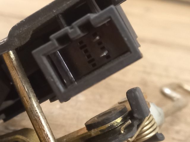 bontott SKODA OCTAVIA I Csomagtérajtó Zárszerkezet