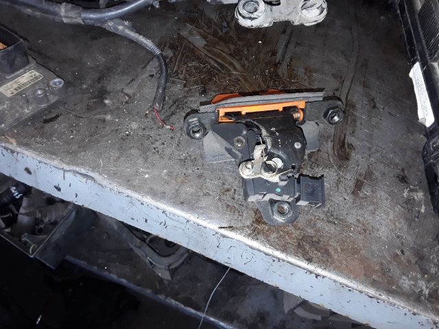 bontott SKODA OCTAVIA I Csomagtérajtó Zárszerkezet