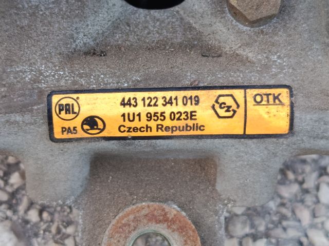 bontott SKODA OCTAVIA I Első Ablaktörlő Szerkezet Motorral