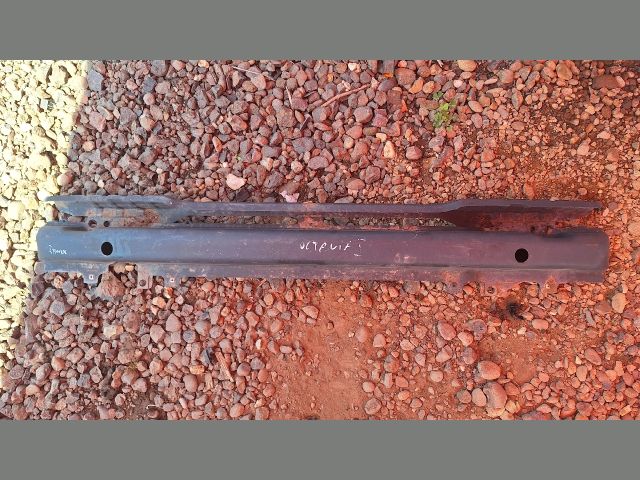 bontott SKODA OCTAVIA I Első Lökhárító Merevítő (Fém)