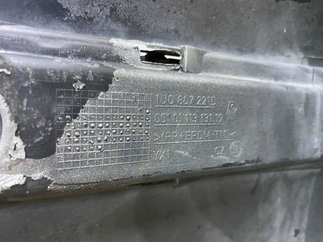 bontott SKODA OCTAVIA I Első Lökhárító (Részeivel)