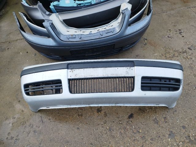 bontott SKODA OCTAVIA I Első Lökhárító (Részeivel)