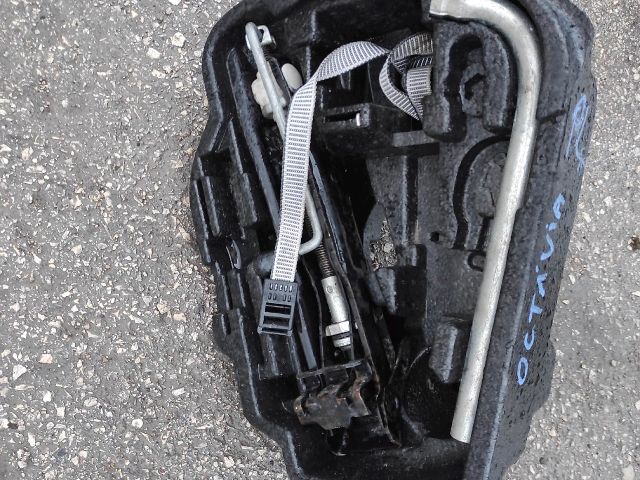 bontott SKODA OCTAVIA I Emelő