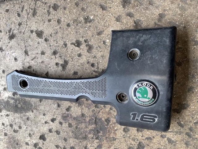 bontott SKODA OCTAVIA I Felső Hűtőburkolat