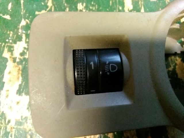 bontott SKODA OCTAVIA I Fényszórómagasság Állító Kapcsoló