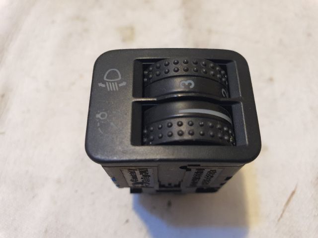 bontott SKODA OCTAVIA I Fényszórómagasság Állító Kapcsoló