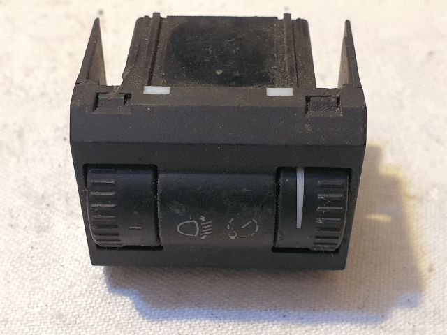 bontott SKODA OCTAVIA I Fényszórómagasság Állító Kapcsoló