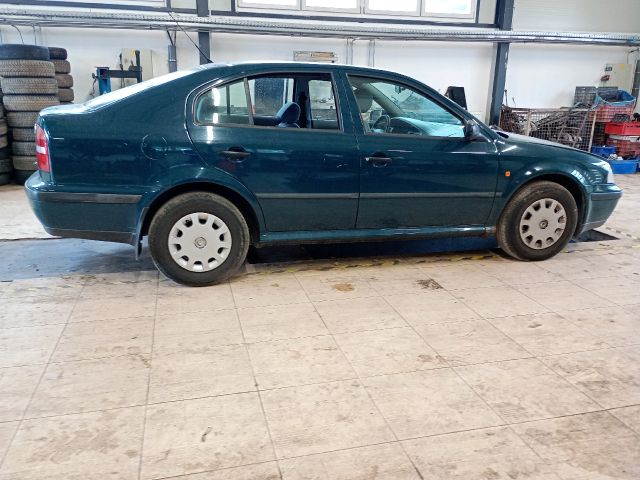 bontott SKODA OCTAVIA I Hátsó Lökhárító (Üresen)