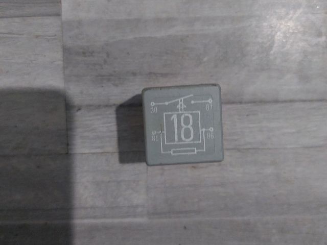 bontott SKODA OCTAVIA I Izzító Relé