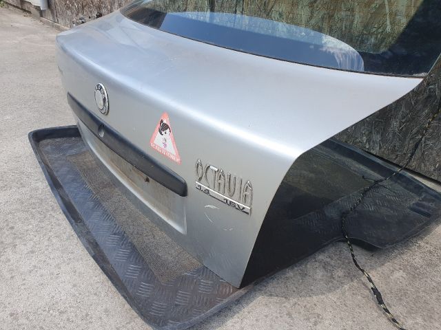 bontott SKODA OCTAVIA I Jobb Csomagtérajtó (Részeivel)