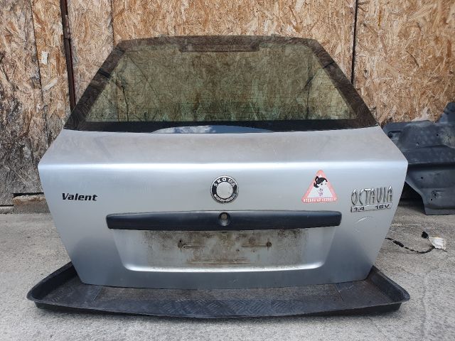 bontott SKODA OCTAVIA I Jobb Csomagtérajtó (Részeivel)