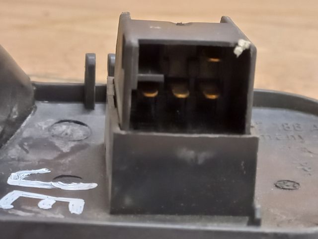 bontott SKODA OCTAVIA I Jobb első Ablakemelő Kapcsoló