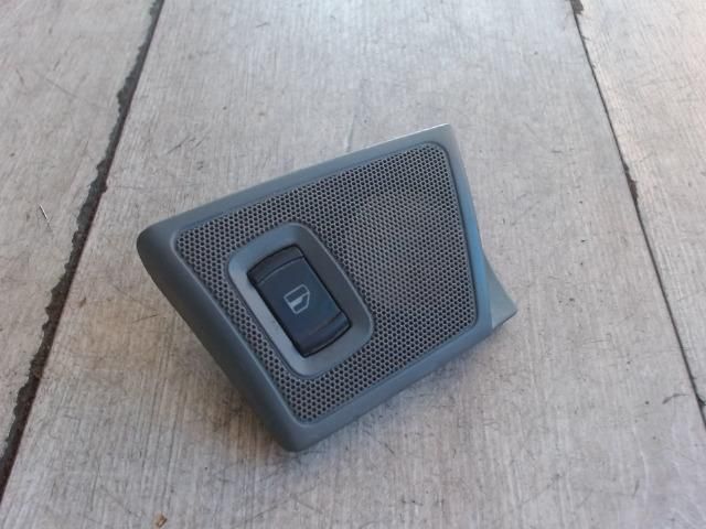 bontott SKODA OCTAVIA I Jobb első Ablakemelő Kapcsoló