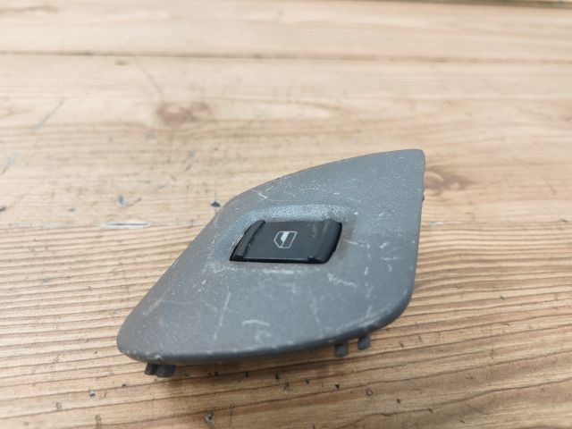 bontott SKODA OCTAVIA I Jobb első Ablakemelő Kapcsoló