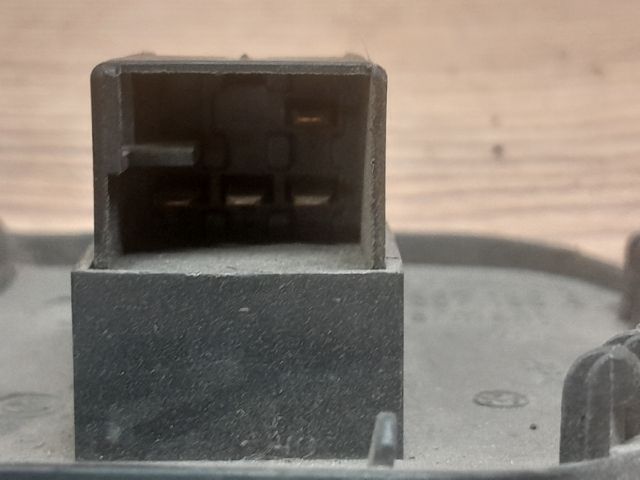 bontott SKODA OCTAVIA I Jobb első Ablakemelő Kapcsoló